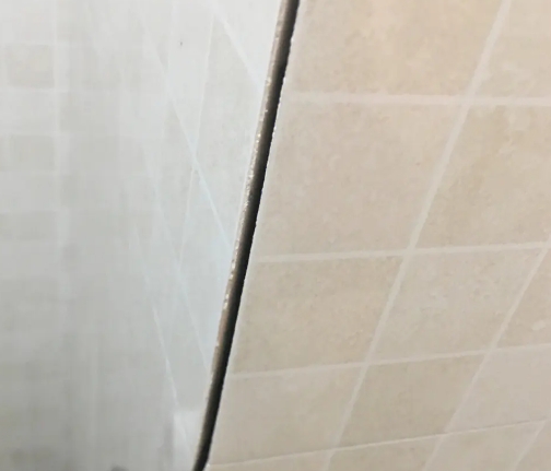本溪市瓷砖空鼓维修公司分享阳台瓷砖脱落的修复过程可以分为以下几个步骤