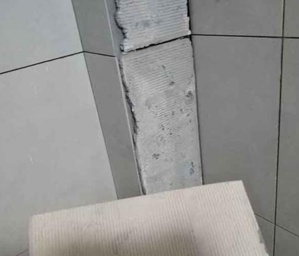 本溪市瓷砖空鼓维修公司分享下厨房瓷砖脱落的补救措施。